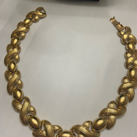 Vintage Butler Gold tone Choker style necklace - Picture 8 of 8